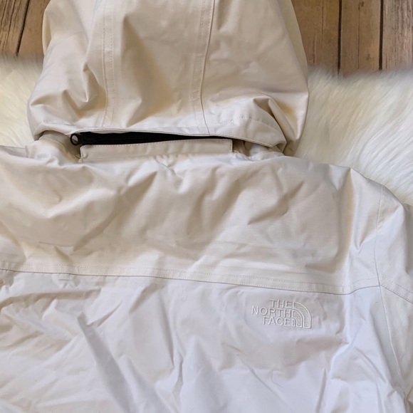 The North Face Reign On Down Waterproof Parka - Picture 6 of 8